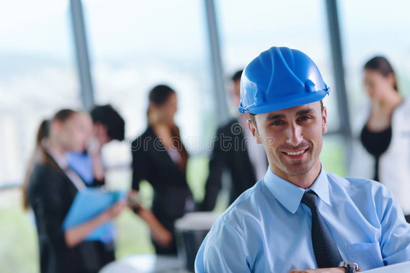 Bedrijfsmensen en ingenieurs op vergadering stock foto's Bedrijfsmensen en ingenieurs op vergadering stock foto's