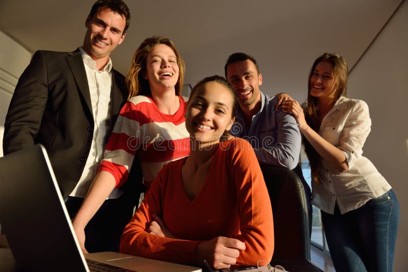 Bedrijfsmensenteam op vergadering stock afbeeldingen Bedrijfsmensenteam op vergadering stock afbeeldingen