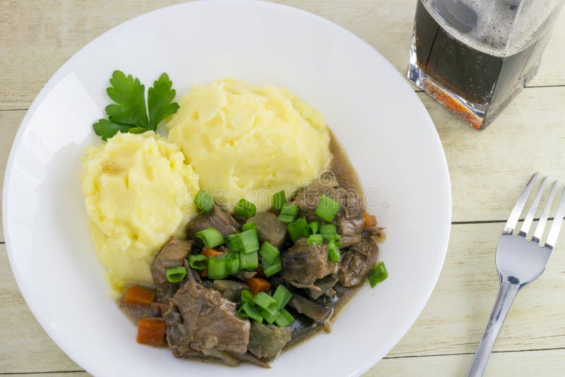 beef-and-beer-irish-stew-with-mashed-potatoes-stock-image-image-of
