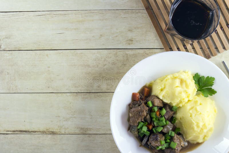 beef-and-beer-irish-stew-with-mashed-potatoes-stock-image-image-of