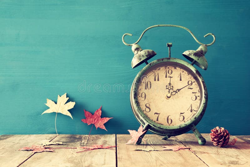 Beeld van de Verandering van de de herfsttijd Dalings achterconcept stock afbeelding Beeld van de Verandering van de de herfsttijd Dalings achterconcept stock afbeelding
