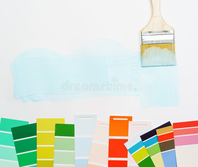 Beeld van palet met blauwe en groene, rode kleuren, borstel, op lege witte achtergrond stock foto Beeld van palet met blauwe en groene, rode kleuren, borstel, op lege witte achtergrond stock foto