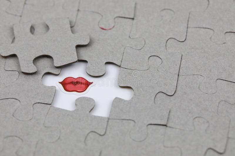Beeld van Raadselstuk met Rode lippen De zaken, assembleren stock afbeelding Beeld van Raadselstuk met Rode lippen De zaken, assembleren stock afbeelding