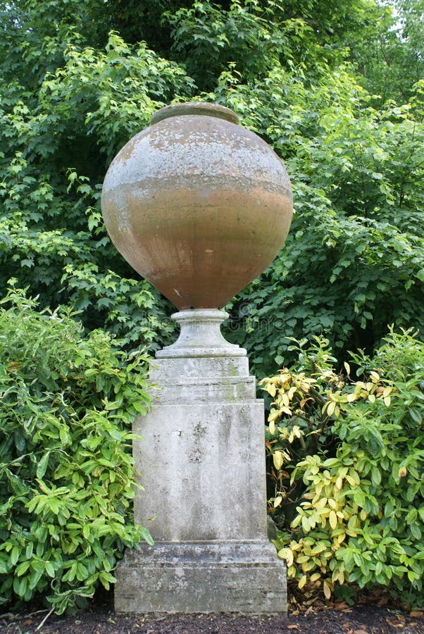 Beeldhouwwerk in Hever-Kasteeltuin, Engeland stock foto Beeldhouwwerk in Hever-Kasteeltuin, Engeland stock foto
