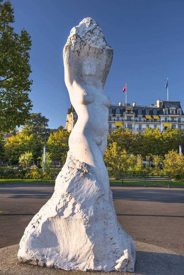 Beeldhouwwerkdame van het Meer, Lausanne, Zwitserland stock foto Beeldhouwwerkdame van het Meer, Lausanne, Zwitserland stock foto