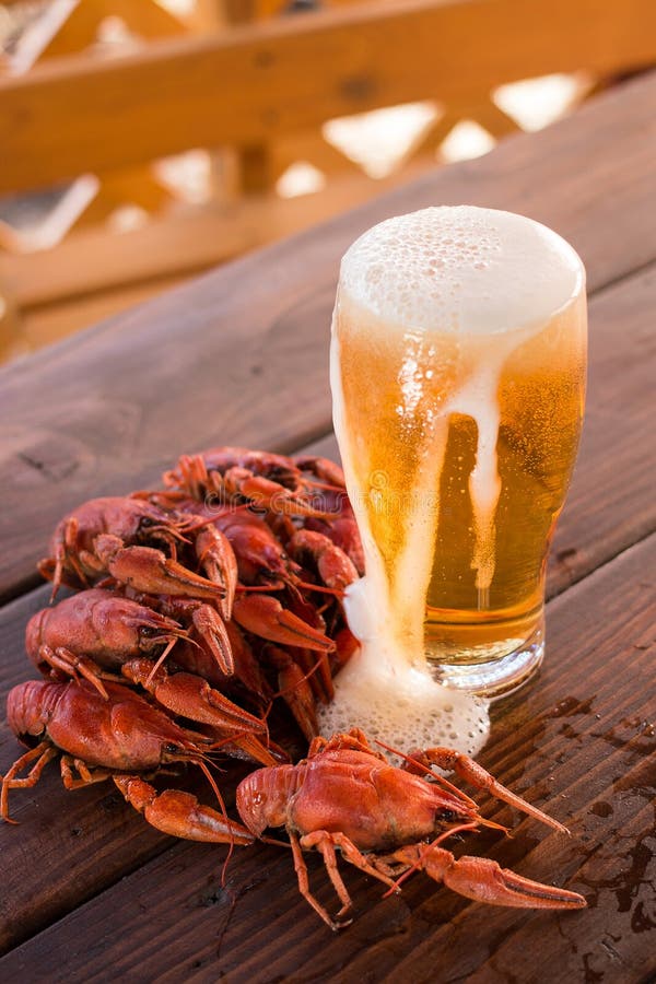 Beer and boiled crawfish stock image. Image of glass 71698967