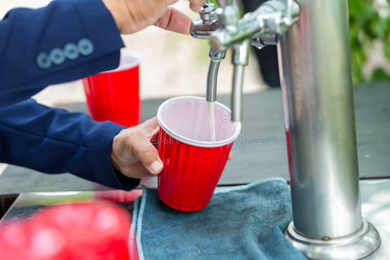 Red Solo Cups Images – Browse 6,094 Stock Photos, Vectors, and Video