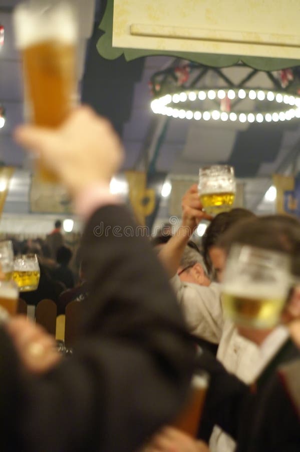 Beerdrinkers stock afbeeldingen Beerdrinkers stock afbeeldingen