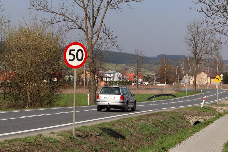 Begrenzung Der Geschwindigkeit Des Verkehrs Zu 50 Km/h Verkehrsschild