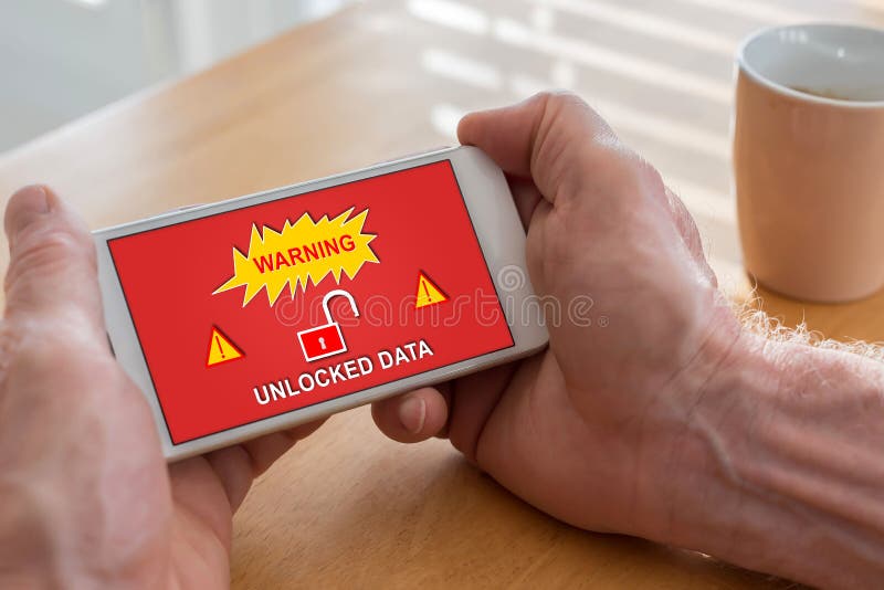 Begrepp för datasäkerhet på en smartphone royaltyfri fotografi