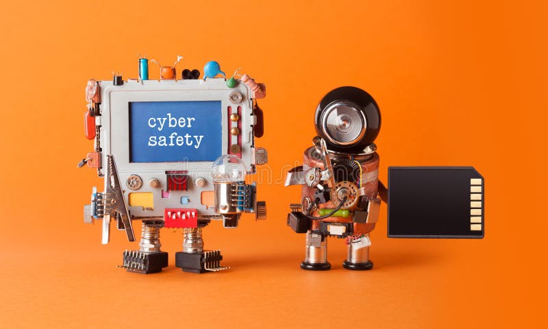 Begrepp för säkerhet för Cybersäkerhetsinternet brotts- Hackad dator för vaket meddelande Robotic antivirus för kort för IT-speci arkivbild Begrepp för säkerhet för Cybersäkerhetsinternet brotts- Hackad dator för vaket meddelande Robotic antivirus för kort för IT-speci arkivbild