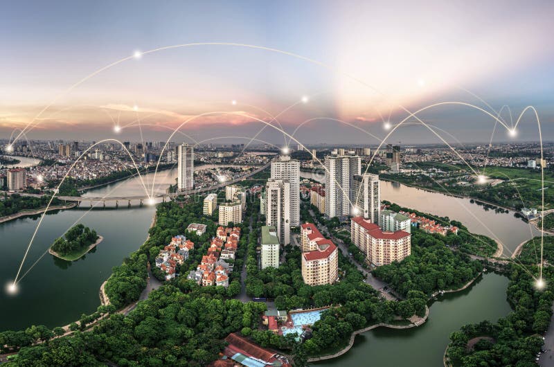 Begreppet smart stad och trådlöst kommunikationsnätverk Anslutningslinjer för digitala nätverk i staden Hanoi, Vietnam i Linh Dam royaltyfria bilder Begreppet smart stad och trådlöst kommunikationsnätverk Anslutningslinjer för digitala nätverk i staden Hanoi, Vietnam i Linh Dam royaltyfria bilder
