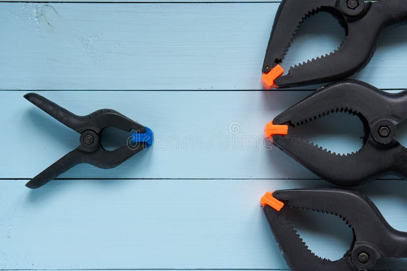 Konceptuell skildring av orättvisa affärsrelationer royaltyfri fotografi