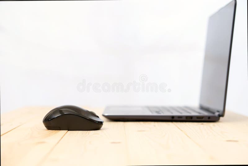 Begriffsarbeitsplatz, Laptop und Maus stockfotos Begriffsarbeitsplatz, Laptop und Maus stockfotos