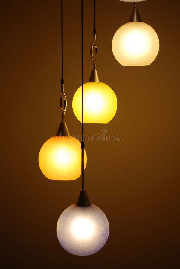 Bei ambiti di provenienza del lampadario a bracci immagine stock