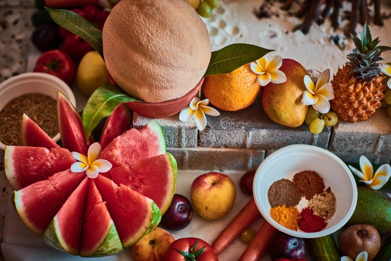 Bei frutti affettati assicurati nozze vediche fotografia stock Bei frutti affettati assicurati nozze vediche fotografia stock