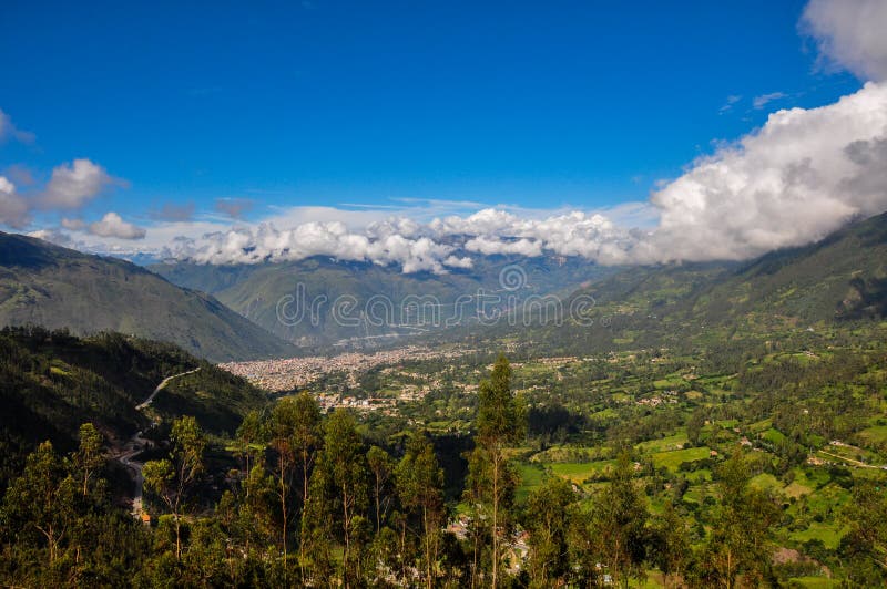 Bei paesaggi del Perù, vicino a Abancay fotografie stock libere da diritti Bei paesaggi del Perù, vicino a Abancay fotografie stock libere da diritti