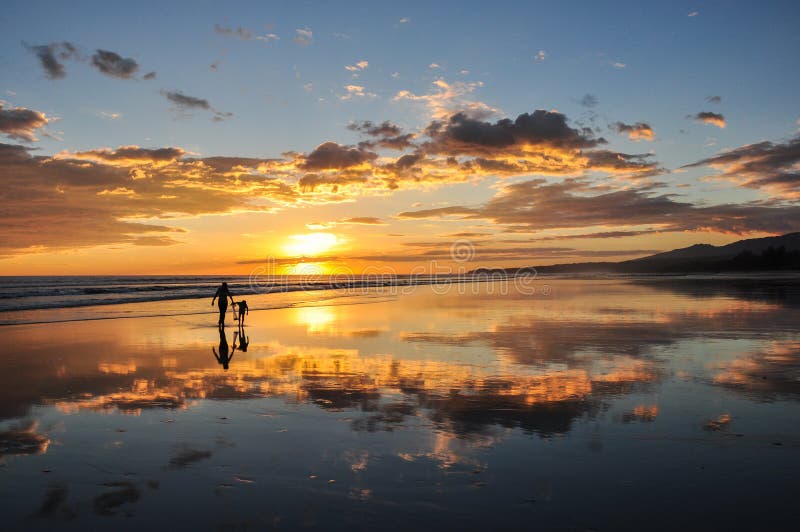 Bei tramonti del EL Cuco, El Salvador di Playa immagine stock Bei tramonti del EL Cuco, El Salvador di Playa immagine stock