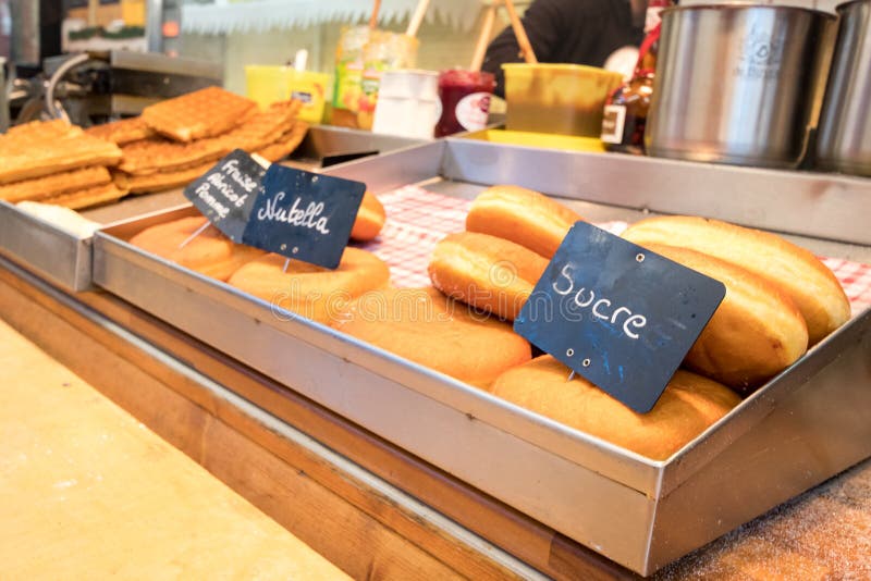 Beignet et gaufre à Arcachon photographie stock libre de droits Beignet et gaufre à Arcachon photographie stock libre de droits