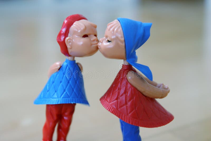 Beijando os pares mais próximos fotos de stock royalty free Beijando os pares mais próximos fotos de stock royalty free