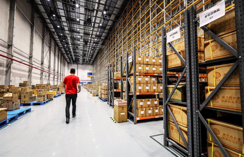 Automated warehouse in China showcasing warehouse automation for efficient 3PL logistics and Amazon FBA prep.