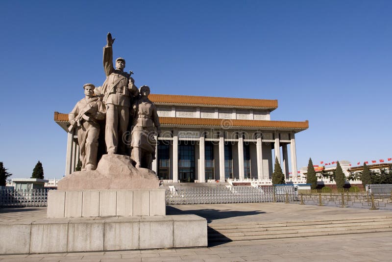 In front of both southern and northern entrances of the Chairman Mao Hall, there stand two 8.7-meter-high large sculptures each side. The four sculptures include a total of 62 individuals. They present some of the great achievements the Chinese people made under the leadership of Chairman Mao. In front of both southern and northern entrances of the Chairman Mao Hall, there stand two 8.7-meter-high large sculptures each side. The four sculptures include a total of 62 individuals. They present some of the great achievements the Chinese people made under the leadership of Chairman Mao.