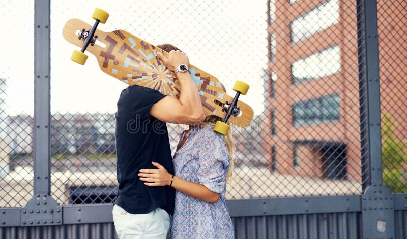 Beijo doce dos pares foto de stock Beijo doce dos pares foto de stock