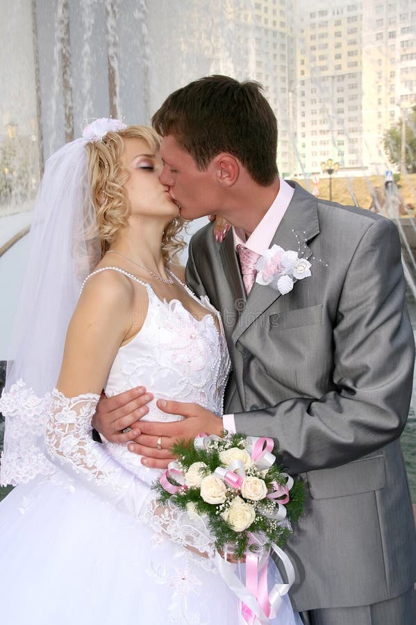Beijo Wedding imagem de stock royalty free Beijo Wedding imagem de stock royalty free