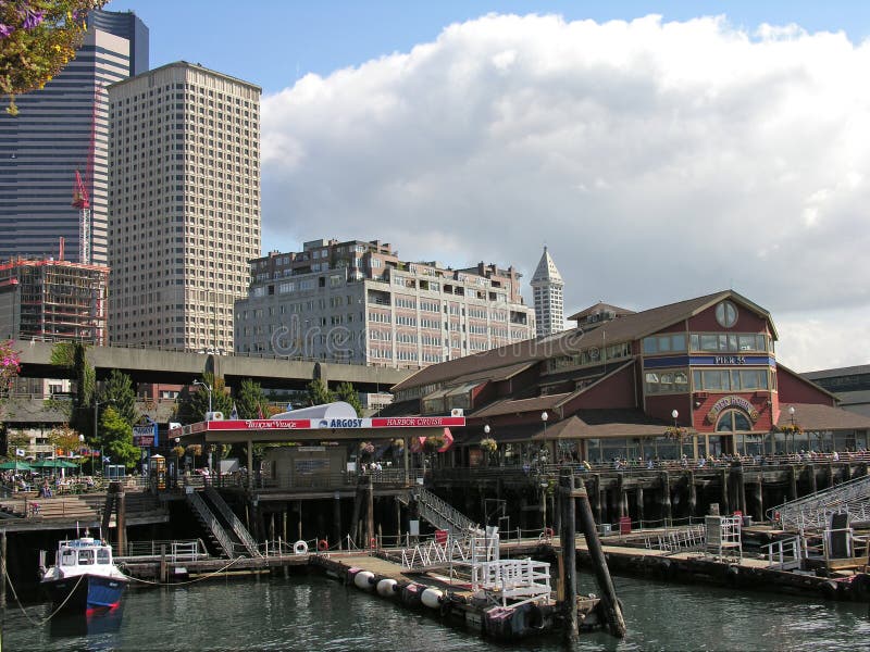 Beira-rio e da baixa, Seattle, Wasington imagens de stock Beira-rio e da baixa, Seattle, Wasington imagens de stock