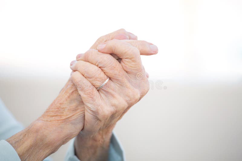 Bejaarde met artritis