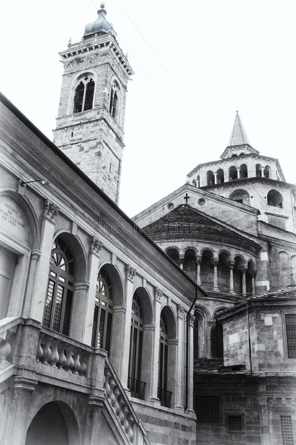 Bekijk de kathedraal van Bergamo