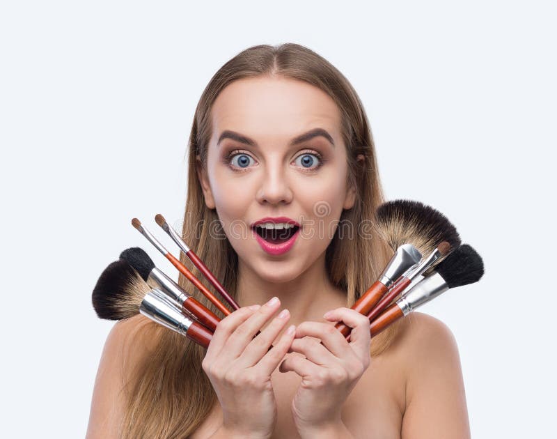 Bel ensemble de participation de femme de brosses de maquillage photo stock Bel ensemble de participation de femme de brosses de maquillage photo stock