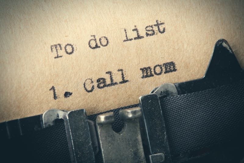 Bel mama - SMS-bericht op de close-up van de schrijfmachine