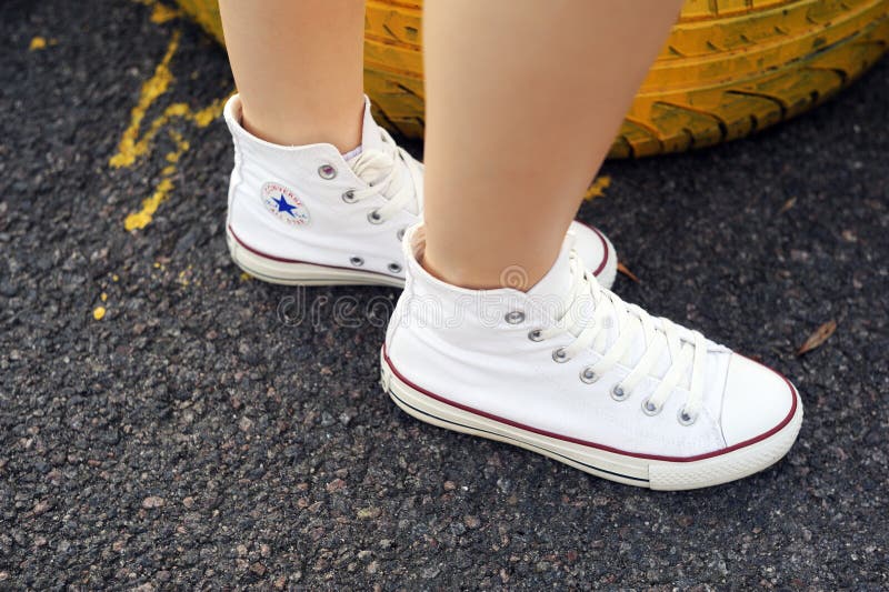 girl in white converse