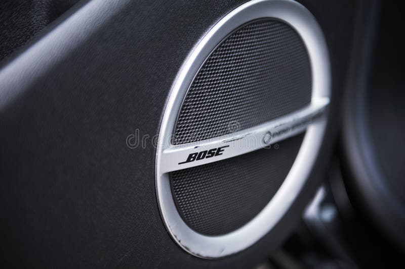 homoseksuel Transportere Konvention Musical Speakers of Bose Premium Audio System in a Car Door Editorial Stock  Photo - Image of interior, germany: 170401263