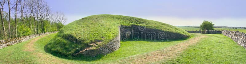 Belas knap neolithic long barrow chambered tomb burial site winchcombe the cotswolds gloucestershire england uk
