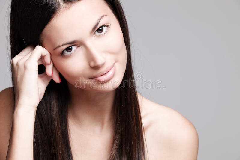 Menina Bonita sexy Do Ruivo Com Cabelo Longo Retrato Perfeito Da Mulher  No Fundo Preto Cabelo Lindo E Beleza Natural Dos Olhos Foto de Stock -  Imagem de forma, fêmea: 94327922