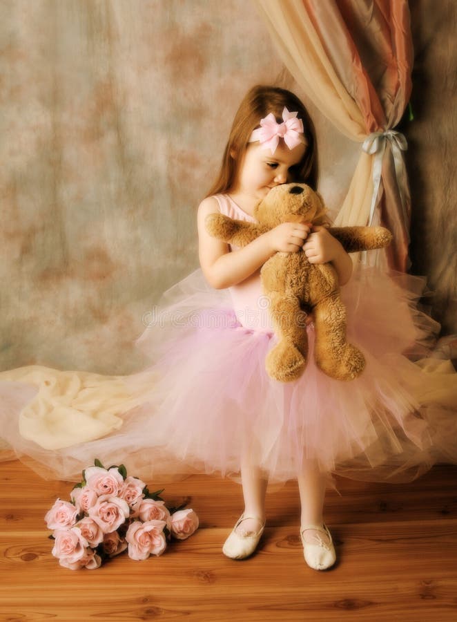 Beleza pequena da bailarina fotografia de stock royalty free Beleza pequena da bailarina fotografia de stock royalty free