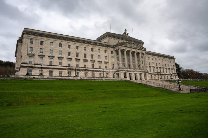 Belfast city antrim północna irlandia listopad 30 listopada 2022. strona przednia burzliwej północnej irlandii widok z lewej stron obraz royalty free
