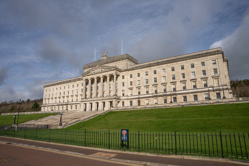 Belfast city co antrim północna irlandia luty 17. 2023. front parlamentu irlandii północnej zdjęcie royalty free