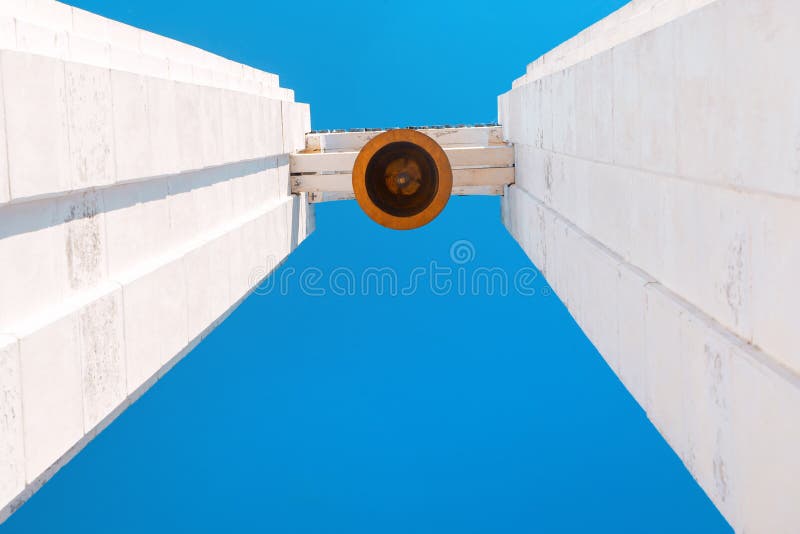 Bell accrochant haut photographie stock libre de droits Bell accrochant haut photographie stock libre de droits