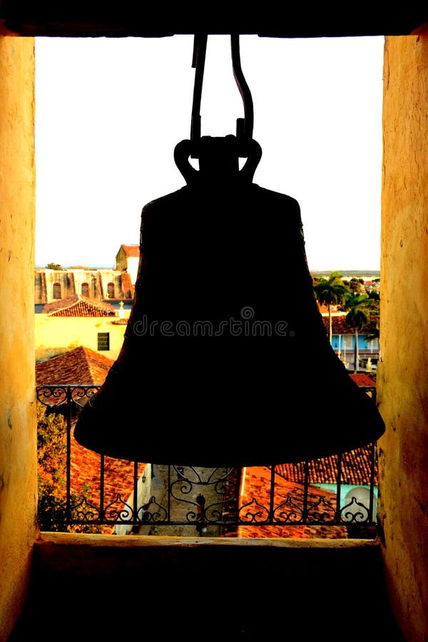 Bell en la iglesia de San Francisco de Asis Trinidad, Cuba foto de archivo libre de regalías Bell en la iglesia de San Francisco de Asis Trinidad, Cuba foto de archivo libre de regalías