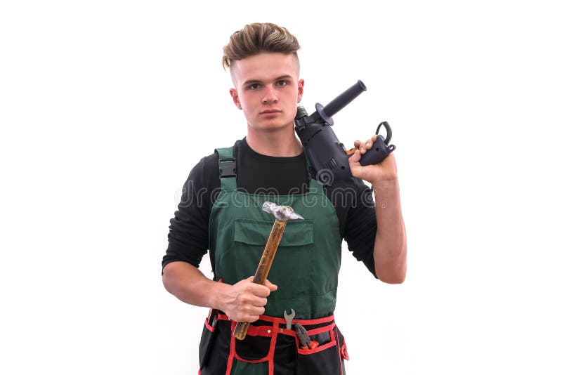 Bell'operaio con martello e trapano isolato su bianco immagini stock