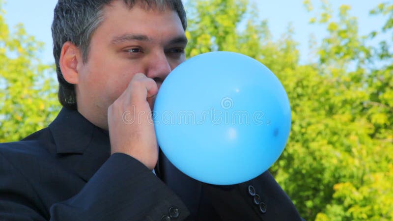 Bell'uomo che esplode archivi video