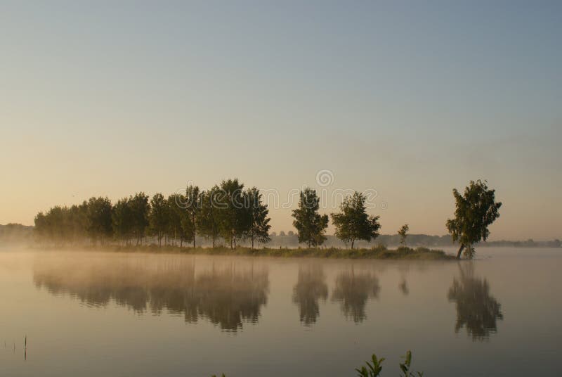 Bella alba sopra il lago fotografie stock libere da diritti Bella alba sopra il lago fotografie stock libere da diritti