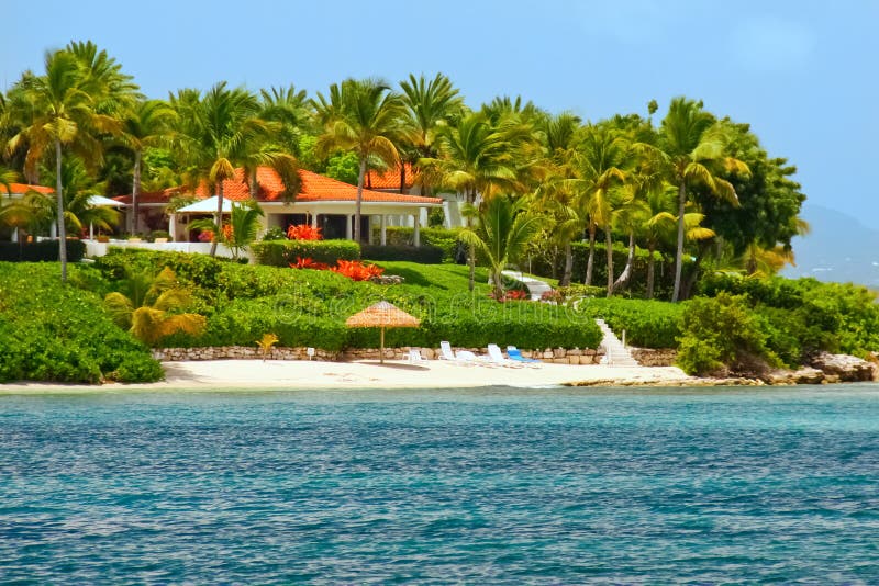 Bella casa di lungomare con la spiaggia sull'Antigua