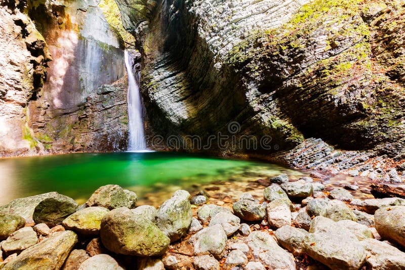 Bella cascata di Kozjak, Slovenia fotografia stock Bella cascata di Kozjak, Slovenia fotografia stock