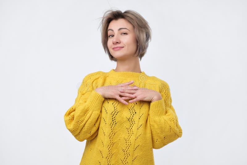 Bella donna abila che rientra per realizzare piano ingannevole fotografia stock Bella donna abila che rientra per realizzare piano ingannevole fotografia stock