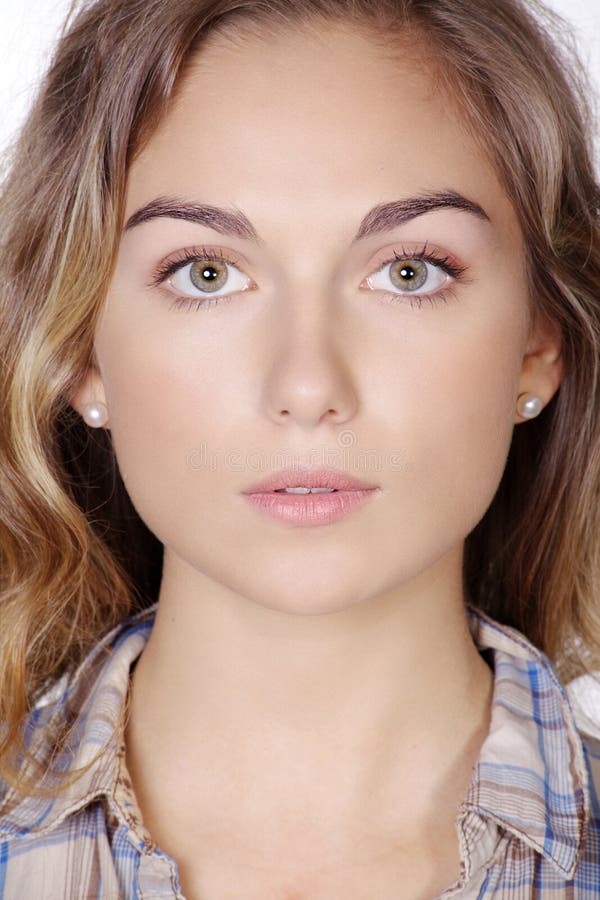 Bella donna con capelli biondi immagine stock