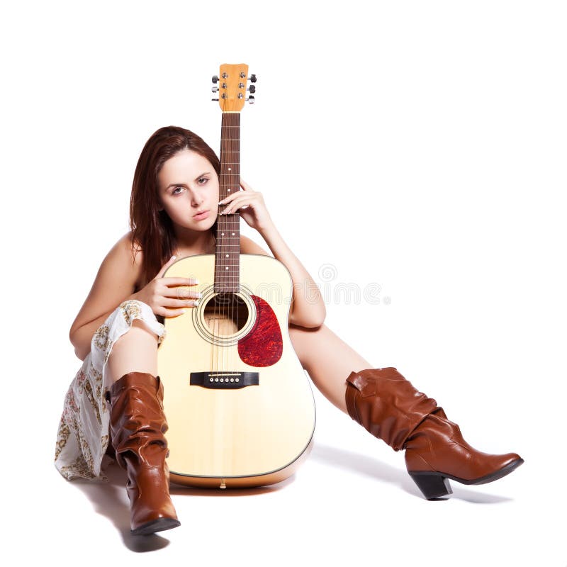 Bella donna con la chitarra fotografie stock libere da diritti